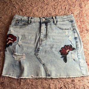Flower designed denim skirt